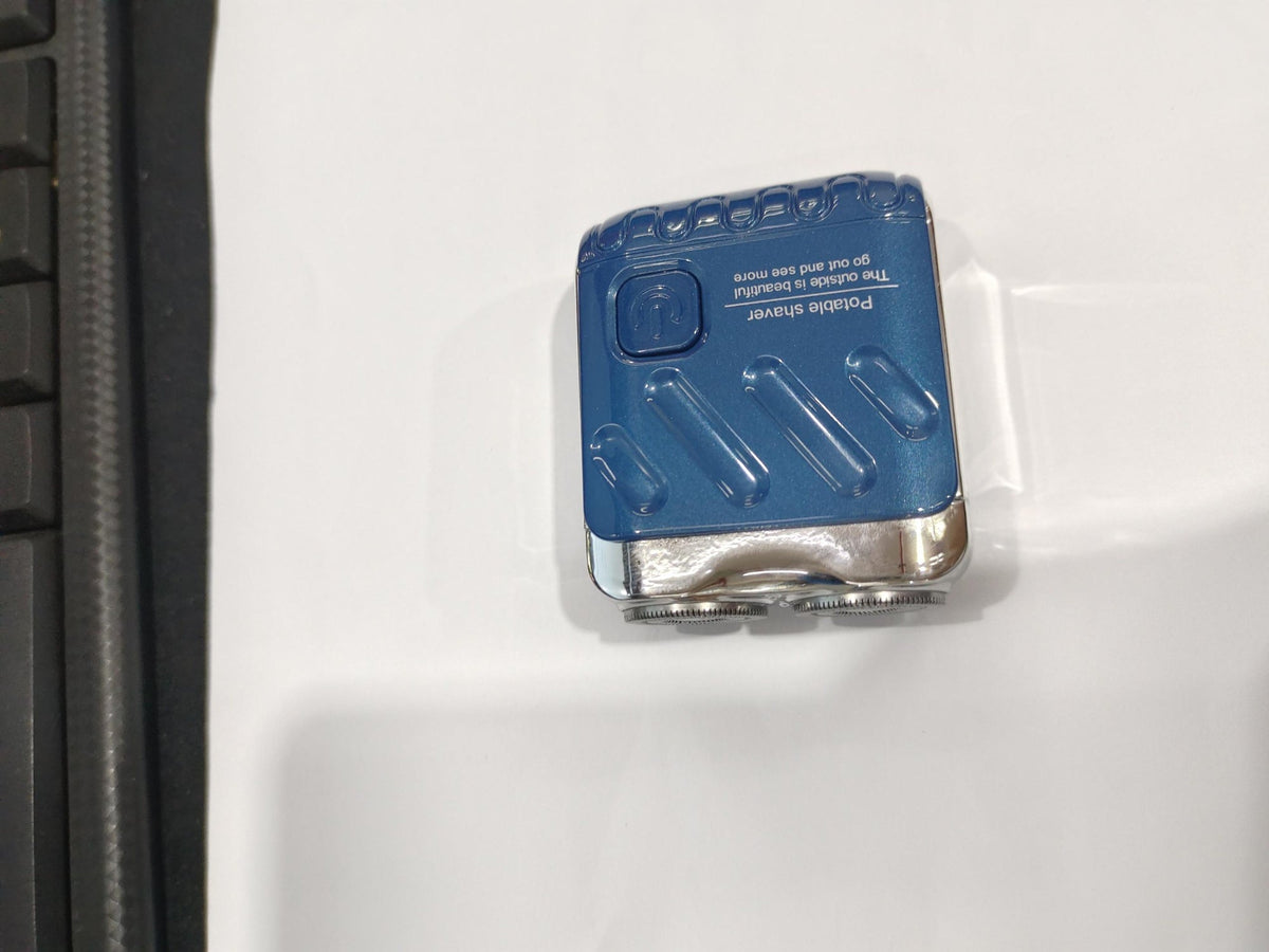Détail du rasoir électrique compact Norevella Glide